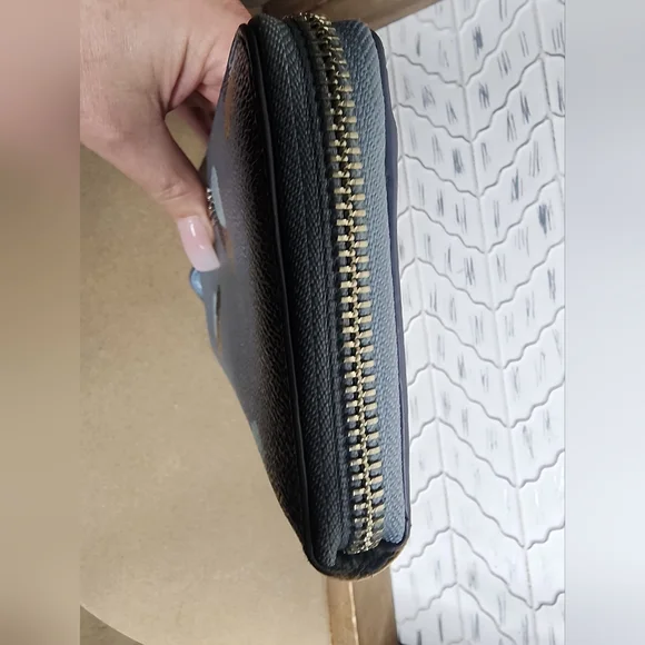 Coach ACCORDION ZIP WALLET IN FIELD FLORA PRINT COATED CANVAS - Picture 7 of 11